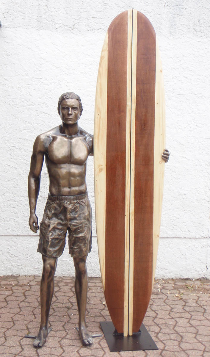 sculpture bronze surfeur